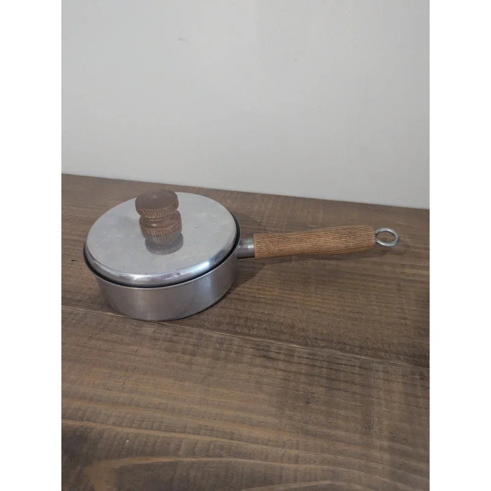 Vintage Mirro Sauce Pan Pot with Lid Aluminum Wood Handle 1 Quart 54221-1330‎